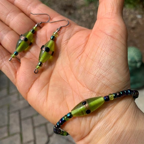 🌷3 for$20🌷Handmade Lime Green Venetian Glass Bead Earring & Bracelet Set - Picture 1 of 9